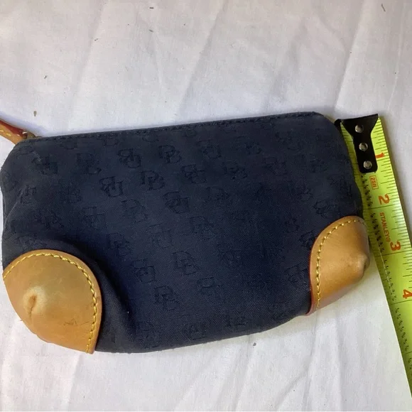 Well loved D& B make up bag needs some TLC but still could have some life - Picture 6 of 7